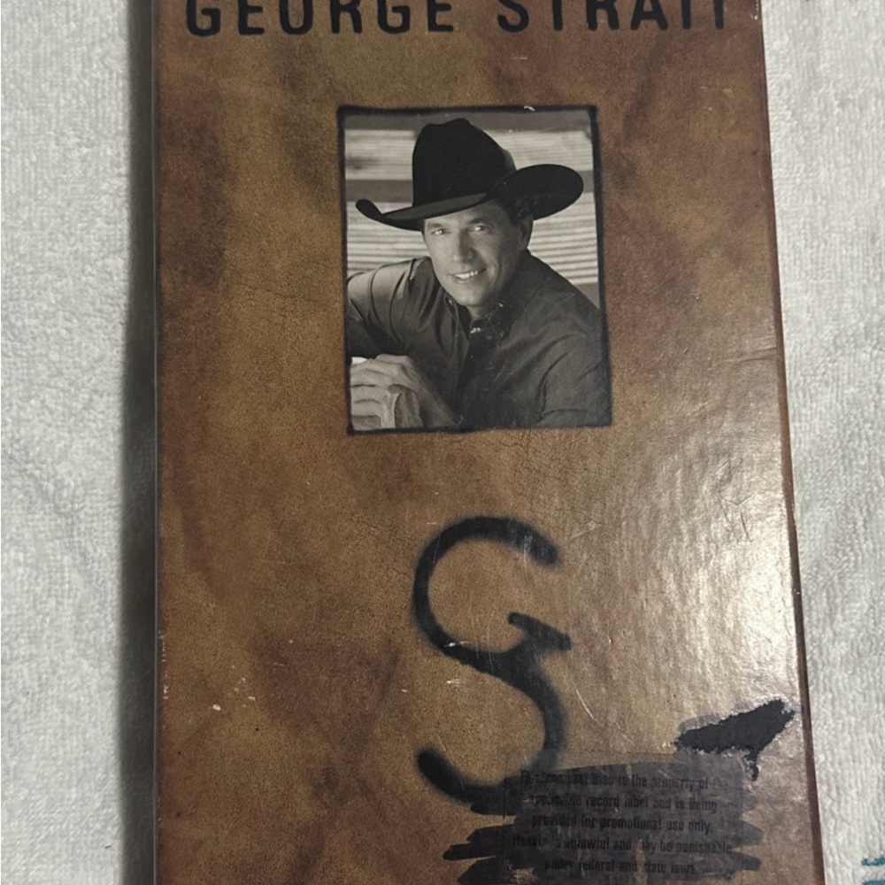 STRAIT OUT OF THE BOX GEORGE STRAIT 4 CD SET IN BOX WITH BOOK